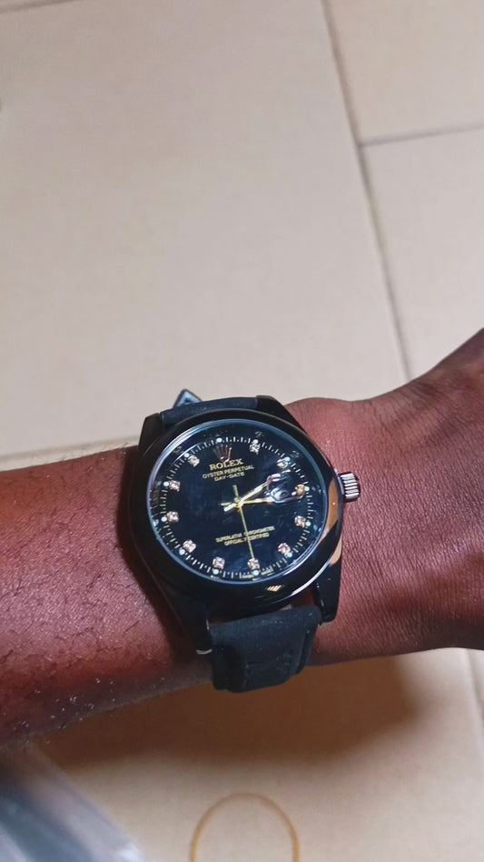 Montre Rolex avec bracelet en velours